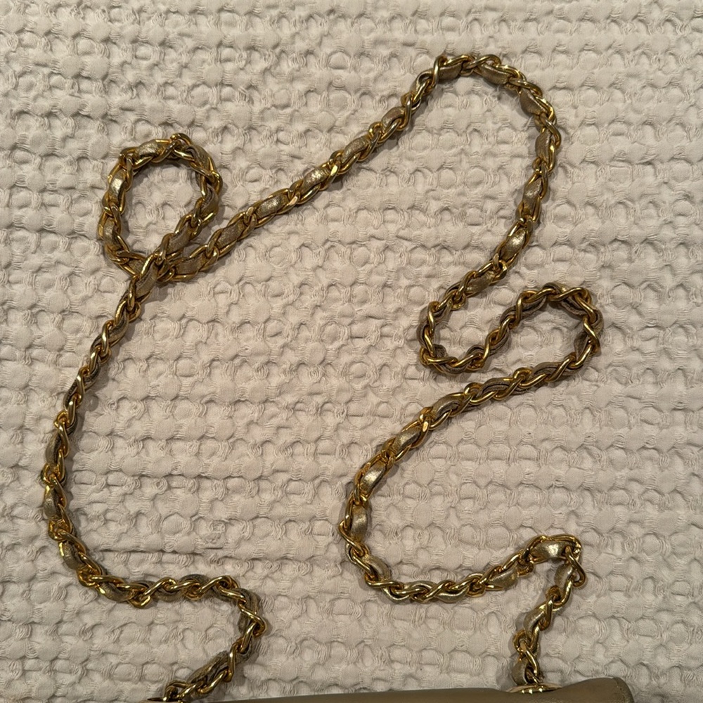 Vintage Chanel bag with tassel - Picture 4 of 8